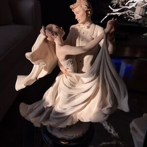 Giuseppe Armani figure